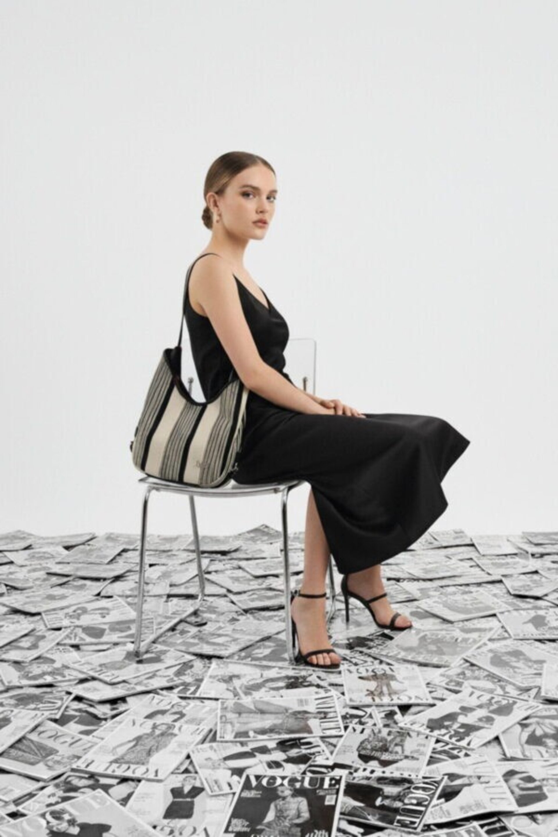 Bolso maxi hobo tejido líneas B&W - 2