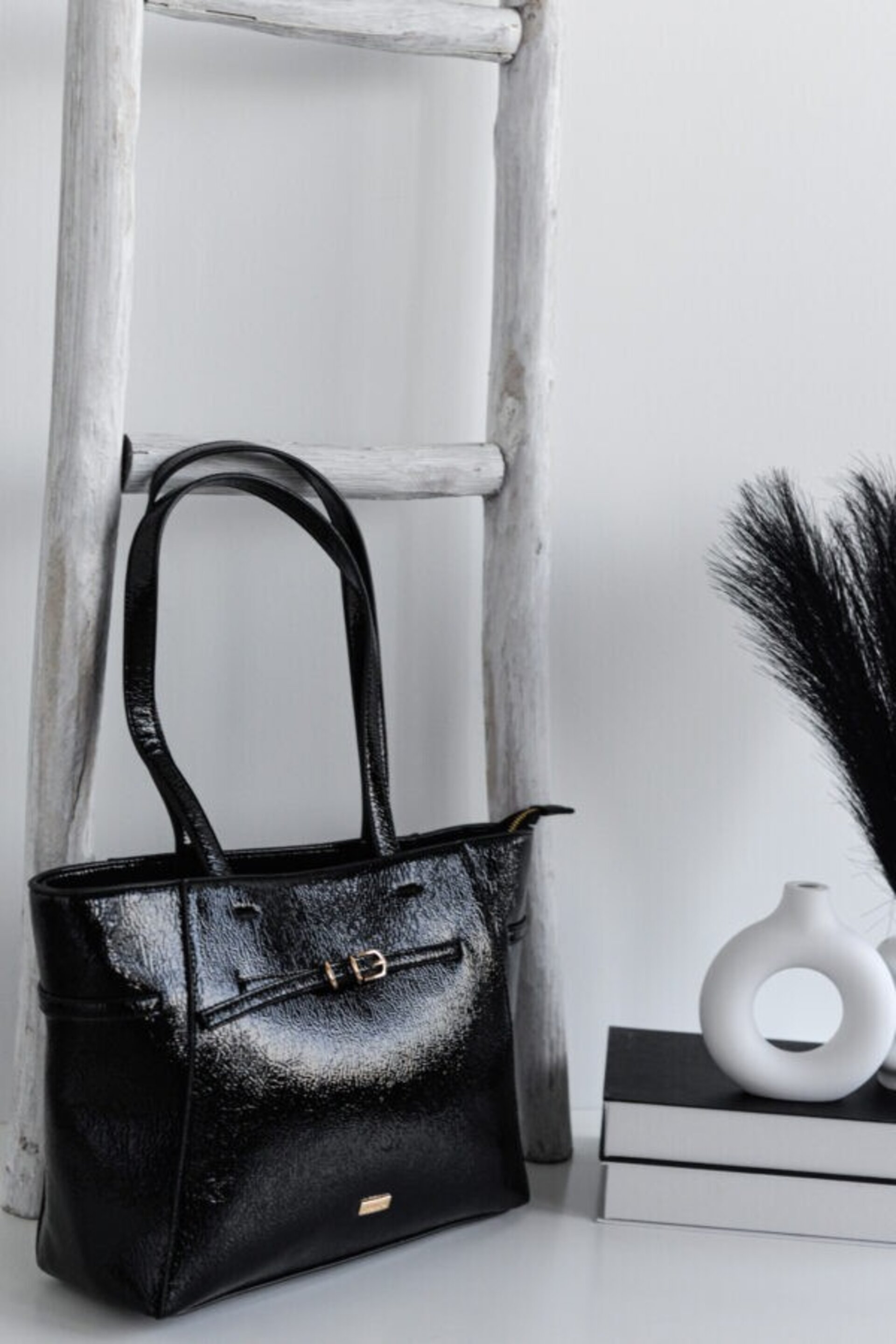 Bolso shopper charol hebillas - 3